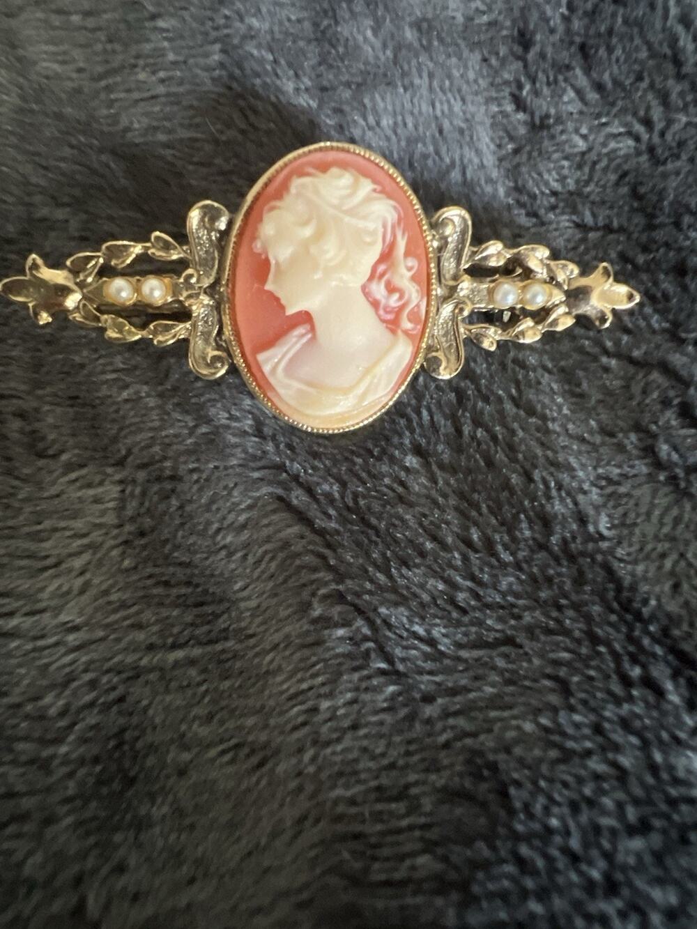 Vintage Gold Coral Tone Cameo Bar Pin Brooch W/ Faux Pearls